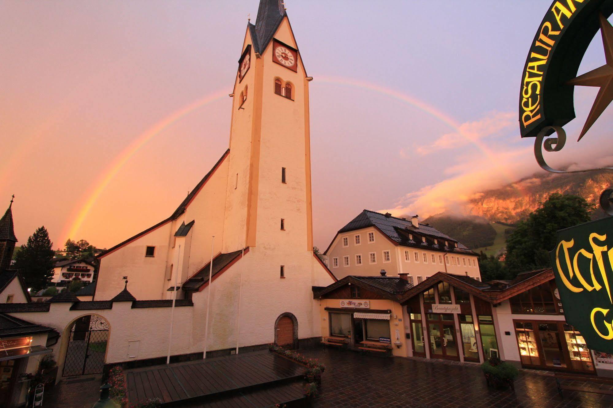 Hotel Goldener Stern Abtenau Exterior foto